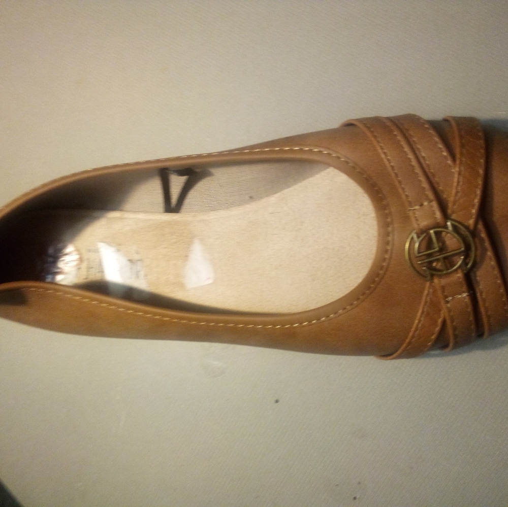 Shoes - Picture 4 of 6